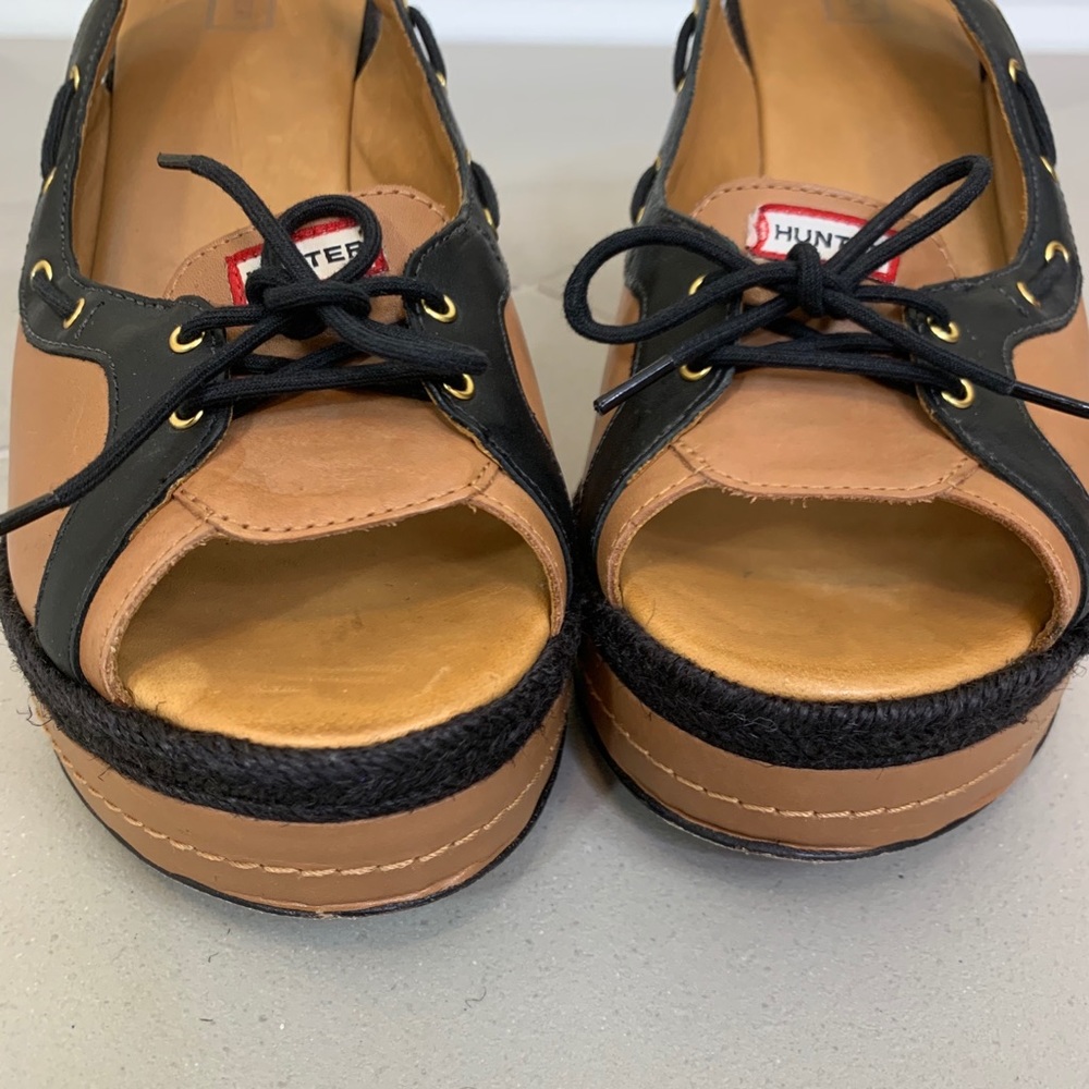 Hunter Abaco Wedge Peep Toe Sandal - Picture 4 of 9